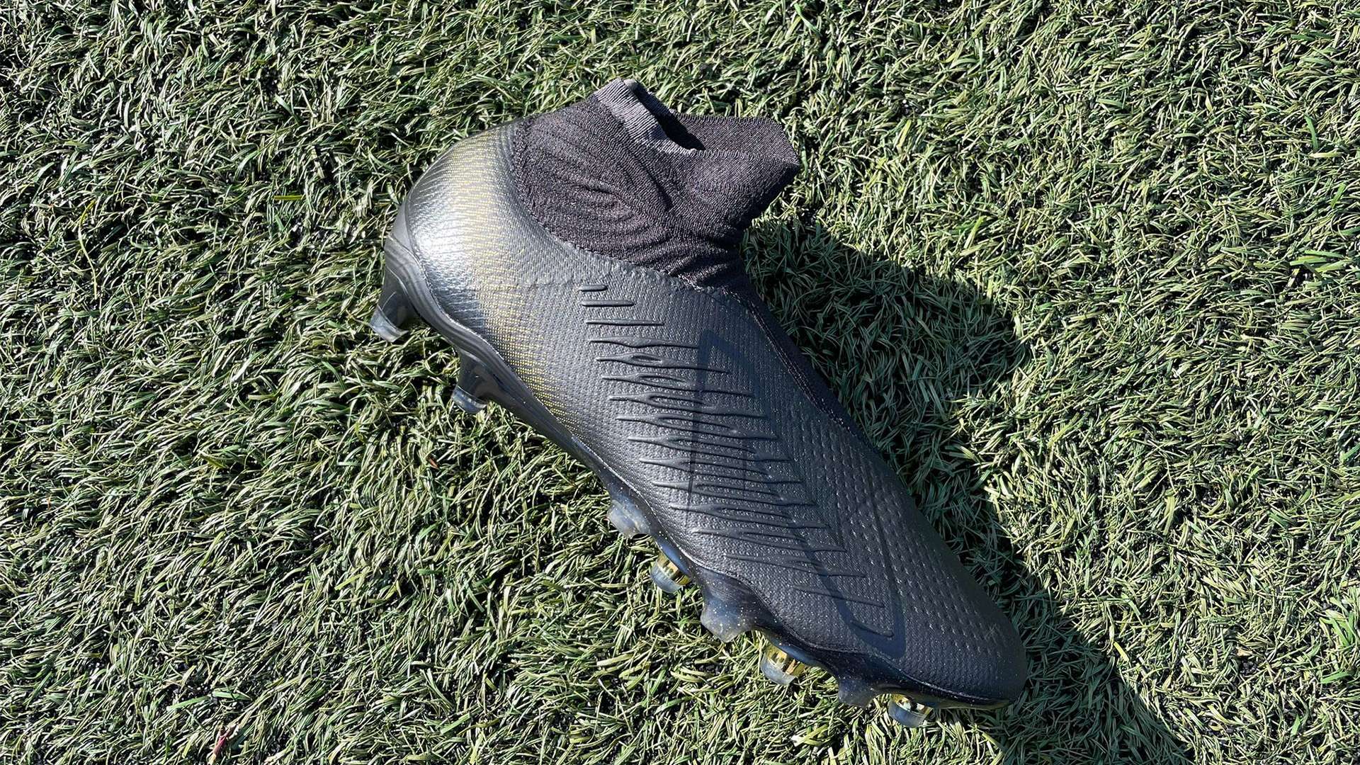 全球足坛薪资排行：C罗与本泽马并肩榜首，梅西意外仅列第六！