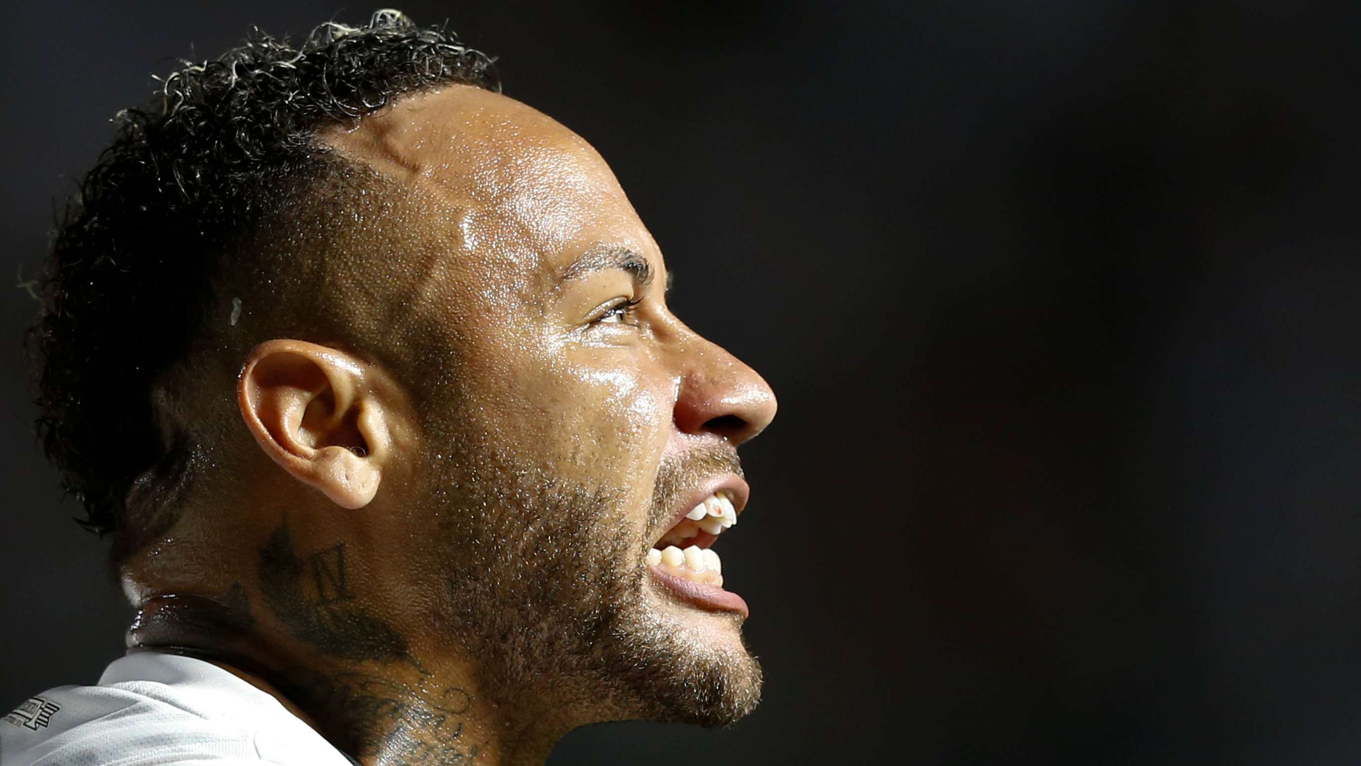 “太阳报：英超球星无情抛弃孕期青梅竹马女友”