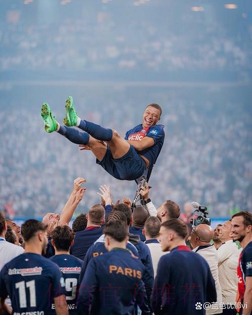 RMC：姆巴佩在大巴黎赛后和恩里克愉快交流